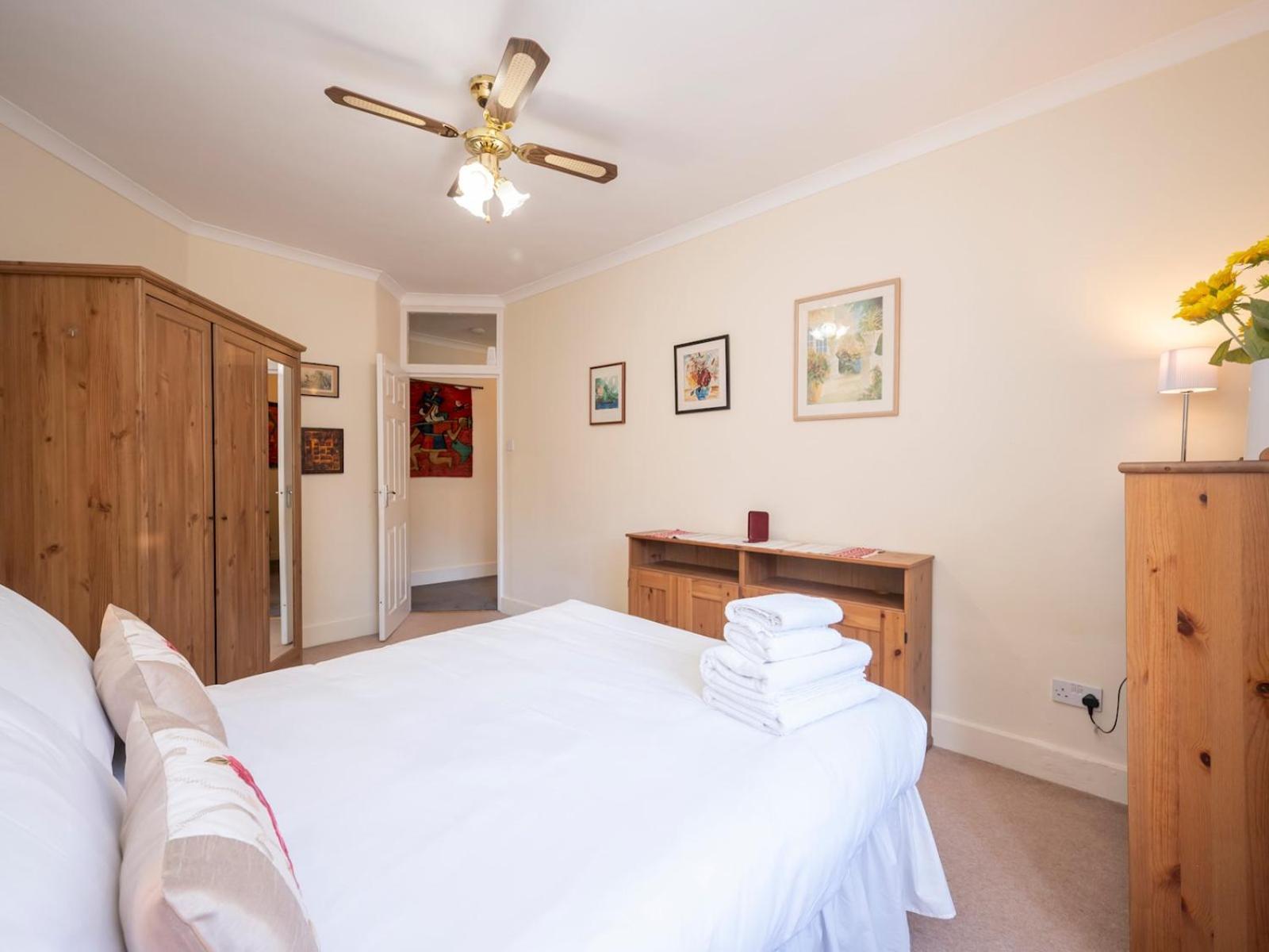 Elegant Bloomsbury Flat In Historic Pass The Keys Londres